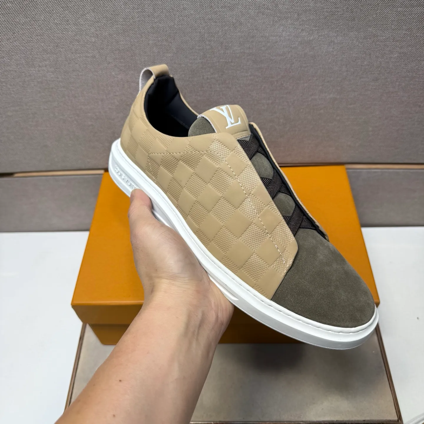 ⬛️Men's shoes 💰p442【LV～】Men's casual shoes 2025z cabinet sales simultaneously 🔶Size: 38-44#️⃣ 🔷2 colors🔜The upper is made of multi-material splicing➕Genuine leather lining, comfortable and breathable, sole: original comfortable and wear-resistant outsole, ⚠️Real shot📱Photographed🎬The real thing is better📢📢📢